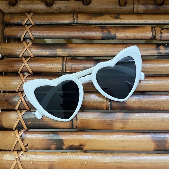White Lover Girl Sunglasses ♡ - Picture 1 of 2